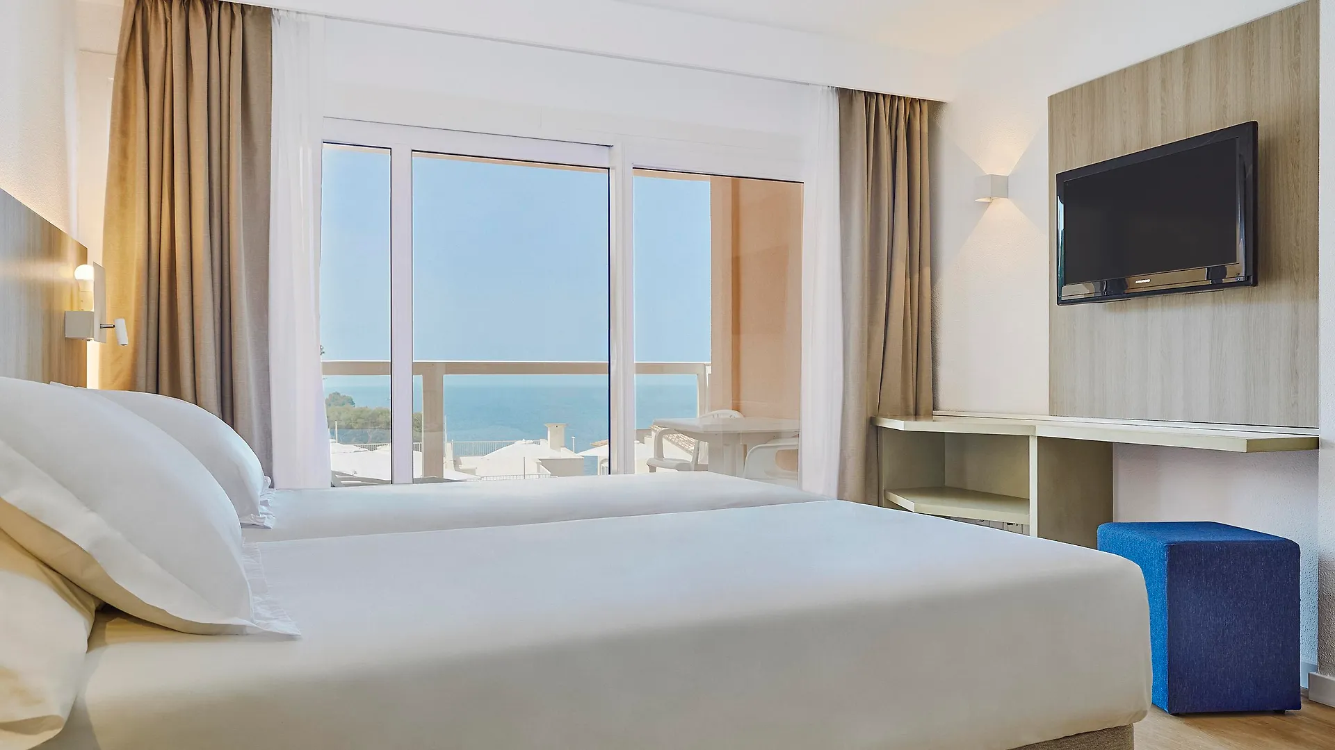 Universal Aparthotel Don Camilo Сант-Эльм 4*,  Испания