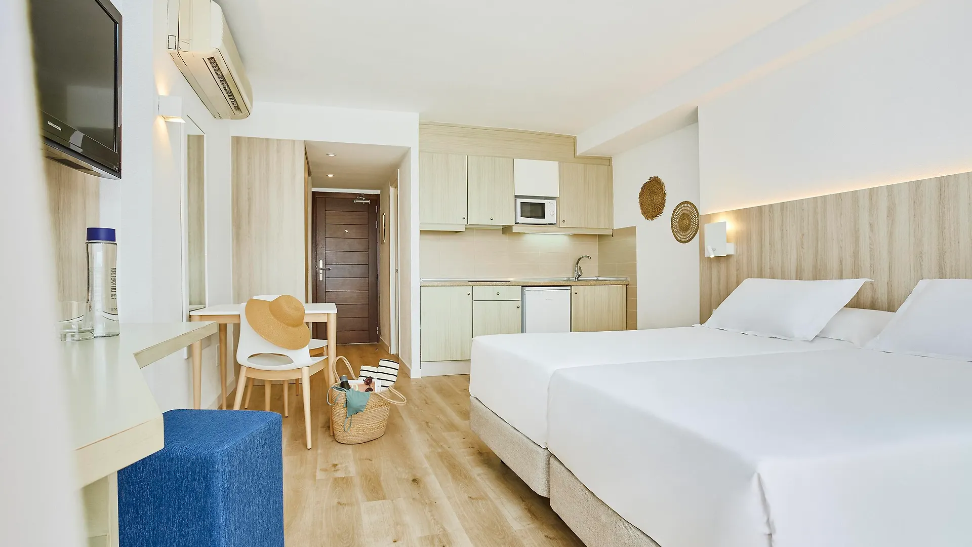 Universal Aparthotel Don Camilo Сант-Эльм 4*,