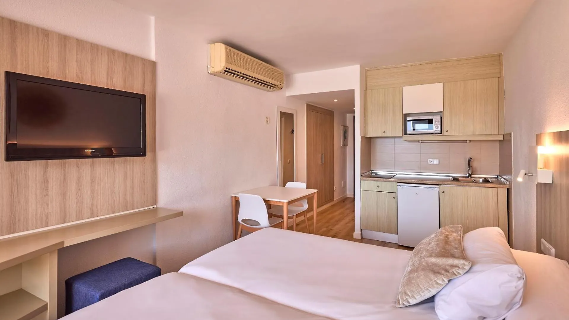 Universal Aparthotel Don Camilo Сант-Эльм 4*,  Испания