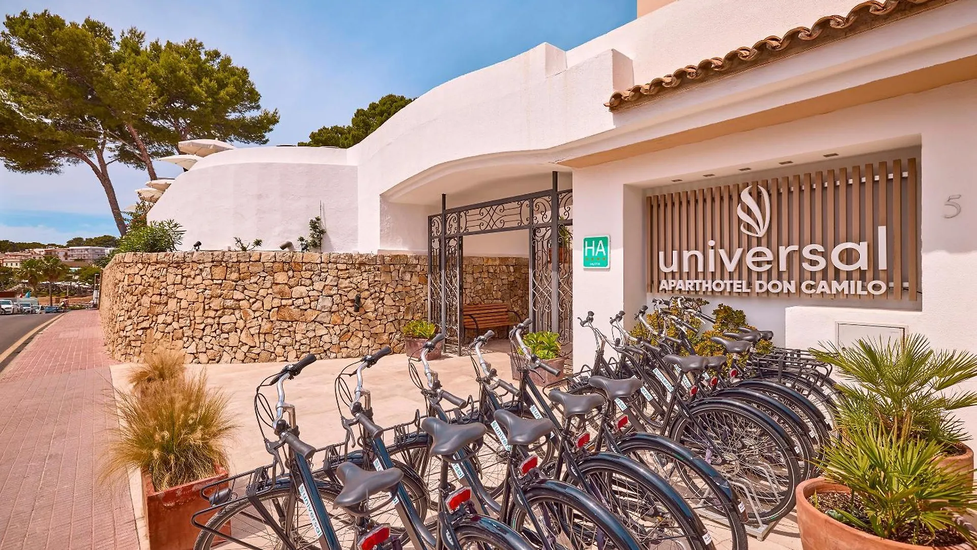 Universal Aparthotel Don Camilo Сант-Эльм 4*,